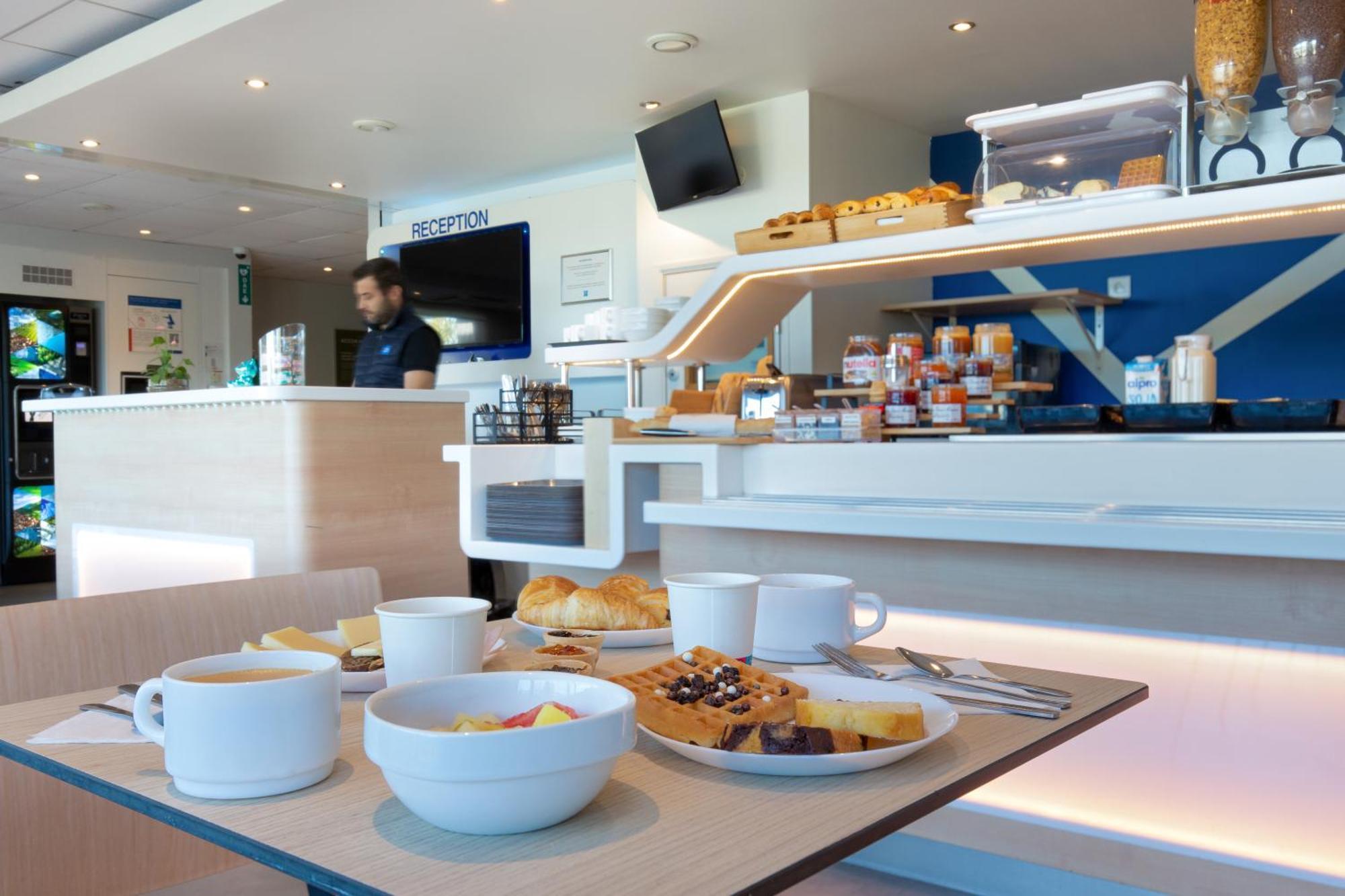 圣马西敏宜必思快捷酒店 Saint-Maximin 外观 照片
